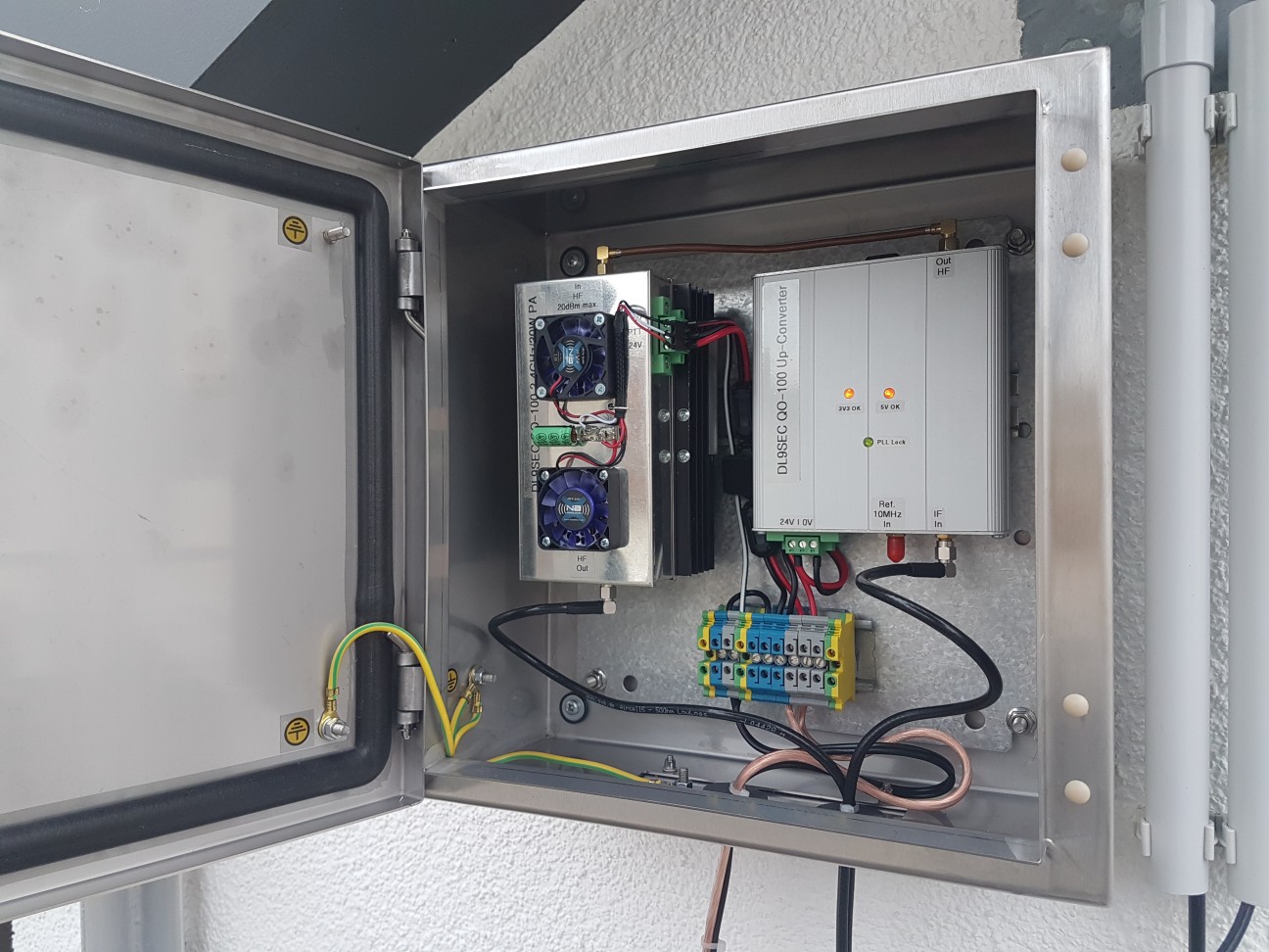 Cabinet with up-converter and PA